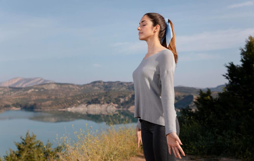 Personne qui pratique un exercice de respiration